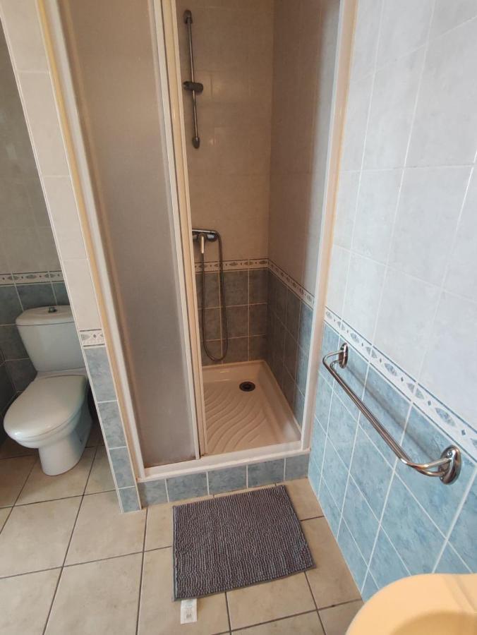 Studio 2 Personnes En Centre Ville Saint-Pierre-de-Plesguen 외부 사진