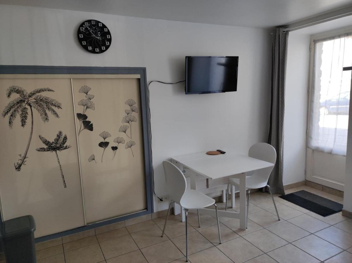 Studio 2 Personnes En Centre Ville Saint-Pierre-de-Plesguen 외부 사진